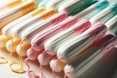 Menstruační tampony? Už nikdy! Pojďte se s námi podívat na to, jak moc jsou pro naše tělo nebezpečné